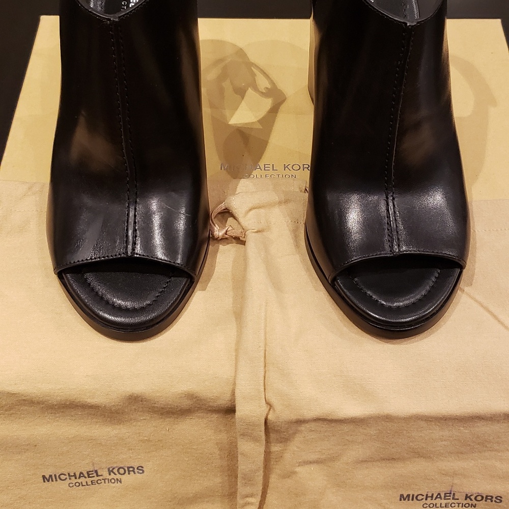 Michael Kors Collection Hi-Heel Leather Sandal NWT - Picture 6 of 8